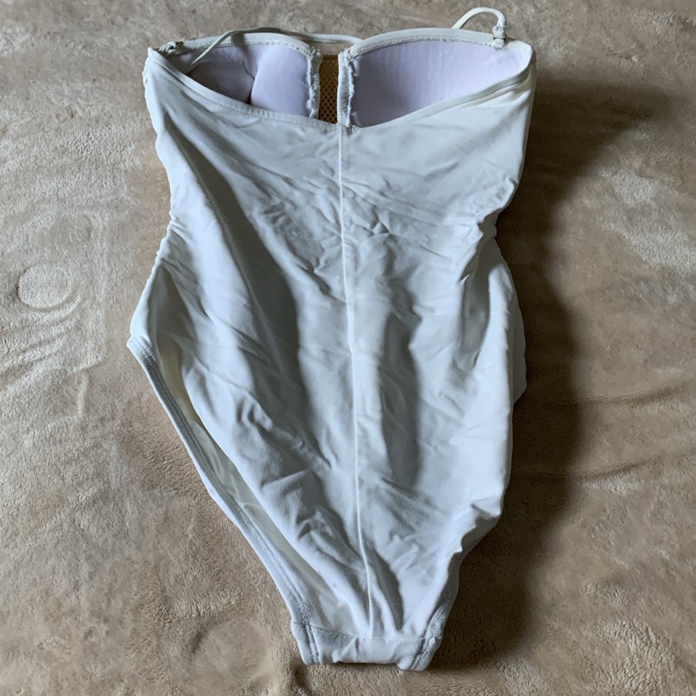 Swimsuit - Picture 4 of 7